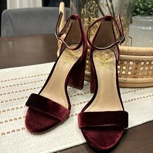 Pre-owned Vince Camuto Burgundy Velvet Heels